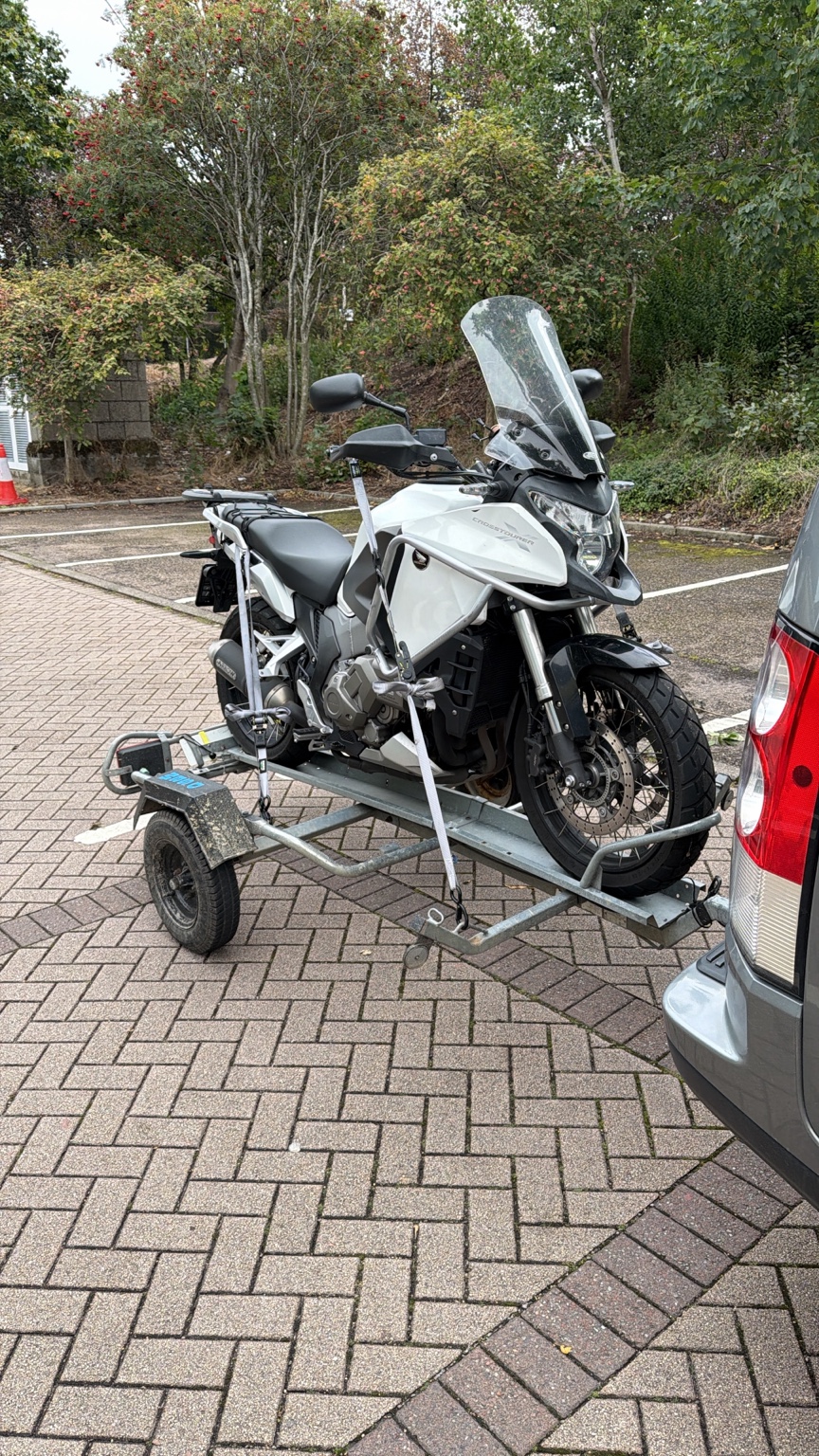 Motorcycle secured on the single-bike trailer