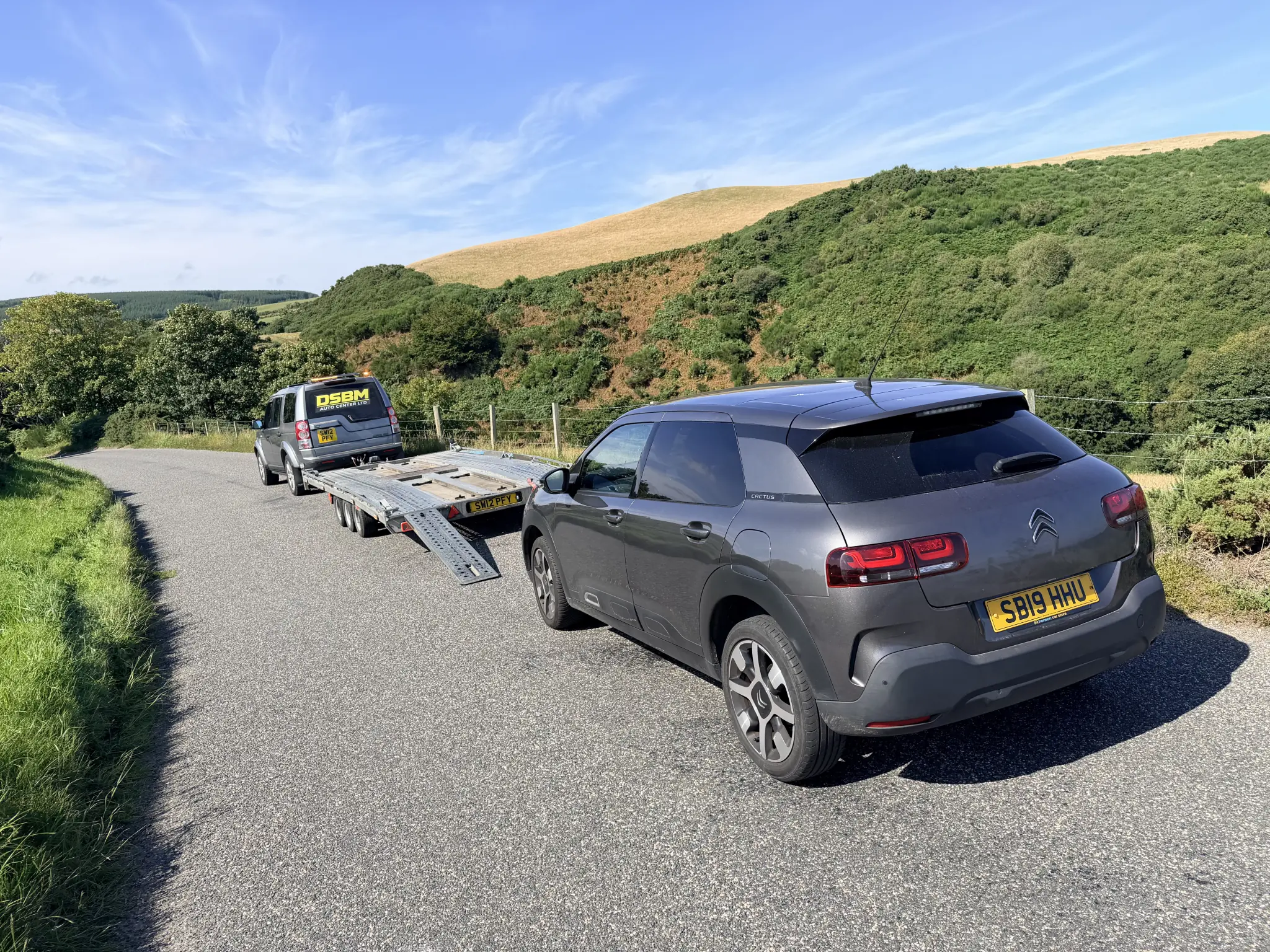 DSBM Discovery loading a Citroën C4 Cactus on a rural Aberdeenshire road